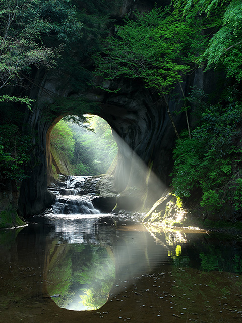 濃溝の滝・亀岩の洞窟